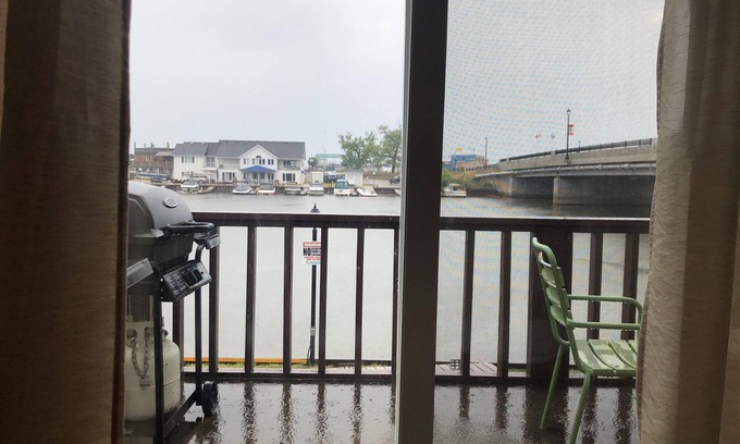 Wasaga Beach Cottage | Dock Life Beach 1 - Cottage 11, Riverside 2 bedroom, 3 min walk to Beach 1