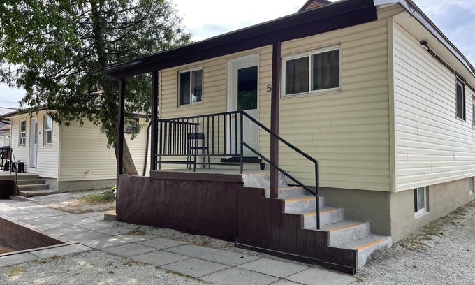 Wasaga Beach Cottage | Dock Life Beach 1 - Cottage 5, Riverside Property, 2 Bdrm, 3 min walk to Beach 1