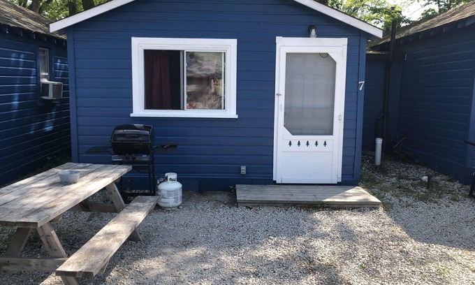 Wasaga Beach Cottage | Dock Life Cottage 7 - Riverside, 2 Bedroom, Wasaga