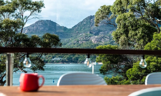 Coles Bay House | Dock of the Bay