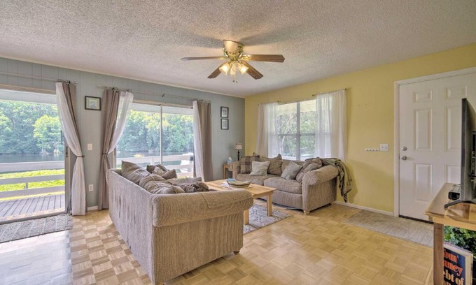 Dunnellon Apartment | Docks and Balcony Peaceful River Abode in Dunnellon
