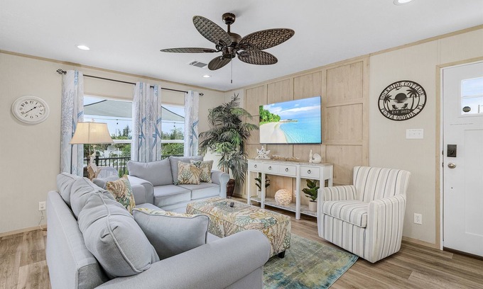 Charlotte Park House | Dockside Cottage | Boat Slip | King Bed