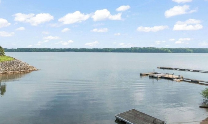 Clarksville House | Dockside Dreamz #1 w/beach and dock - Close to Clarksville and Bluestone launch
