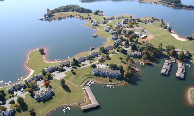 Smith Mountain Lake Condo | Docktails & Dreams - Lakefront Condo on SML Lake