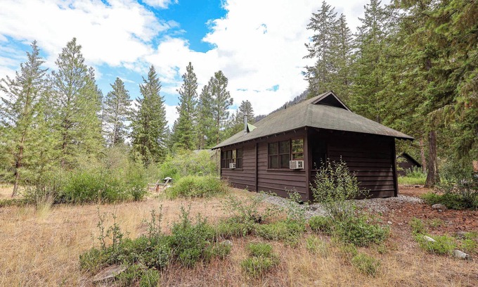 Mazama Cabin | Doe Meadow Cabin Summ