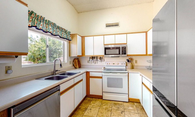 Coyote Corridor House | Dog and family-friendly home with enclosed yard, WiFi, grill, W/D, & central AC