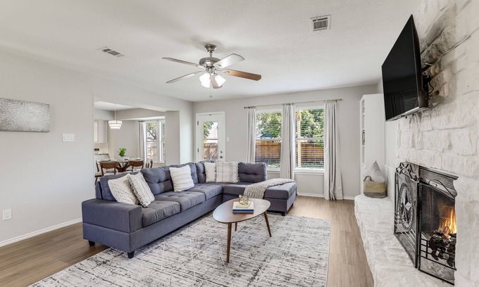 South Creek House | Dog & family friendly home mins from ATX & Georgetown!