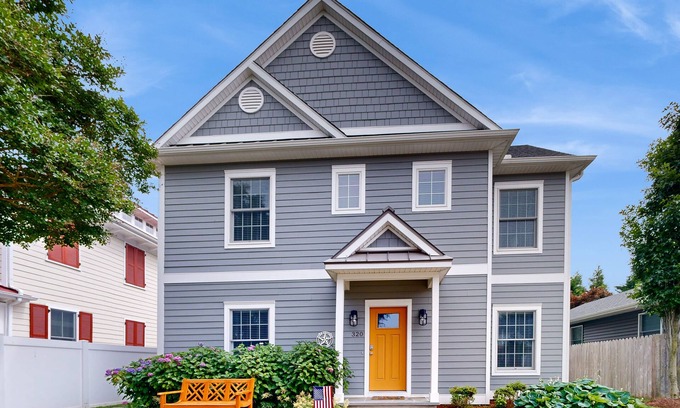 Country Club Estates House | Dog-friendly, 2-story home near beach with private outdoor pool, W/D & AC