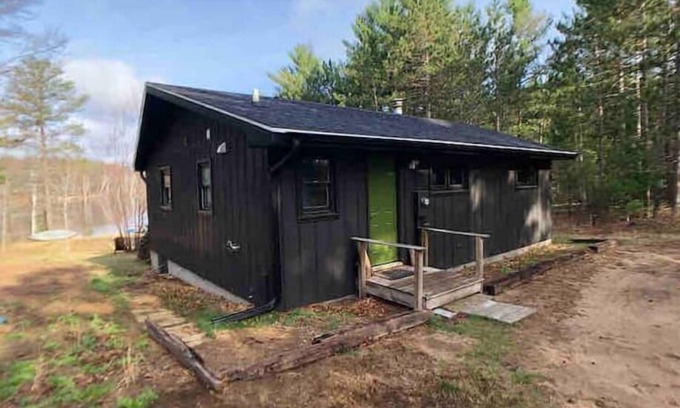 Shawano Cabin | Dog-Friendly Cabin on Private, No-Motor Nature Lake