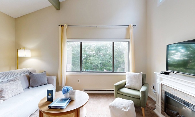 Thornton Condo | Dog-friendly condo with 4 pools, pickleball, gym, sauna, tennis, game room, BBQ