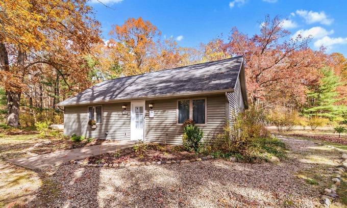 Kendall House | Dog-Friendly Cottage with Hot Tub & Lake Access