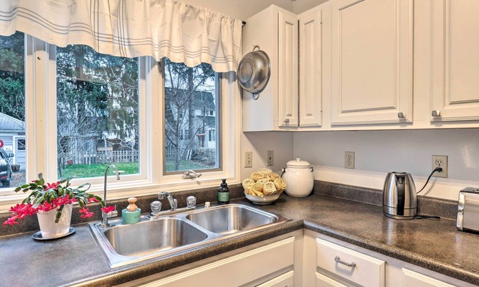 East Rochester House | Dog-Friendly East Rochester Getaway w/Yard!