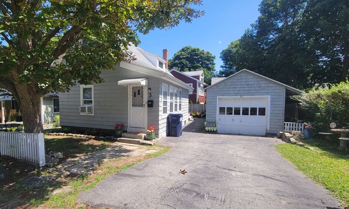 Rockport House | Dog Friendly Home in Rockport- Less Than 1/2 Mile Walk to Beaches & Shops!