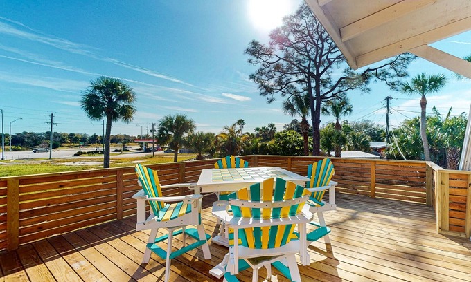 Interchange Square House | Dog-friendly home near the beach with large backyard - snowbird-friendly