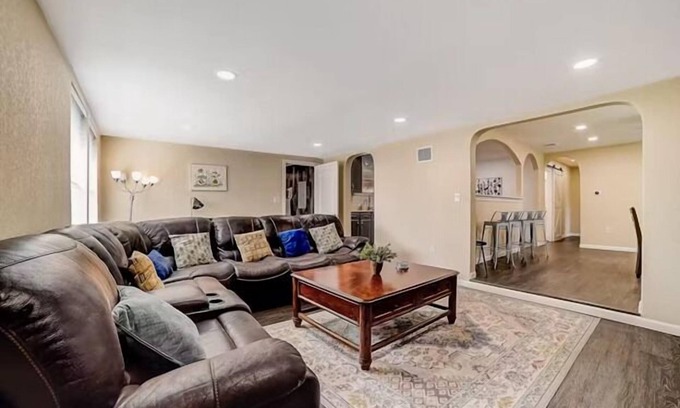 San Antonio House | dog-friendly home with fenced yard, grill, sunroom