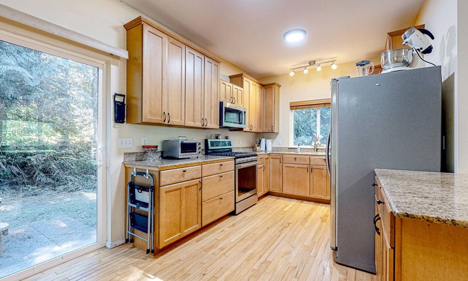West Hills House | Dog-friendly home with private gym, firepit, fireplace, jetted tub, & W/D