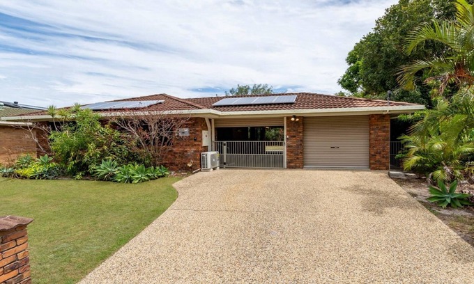 Bellara House | Dog Friendly House Near Beach