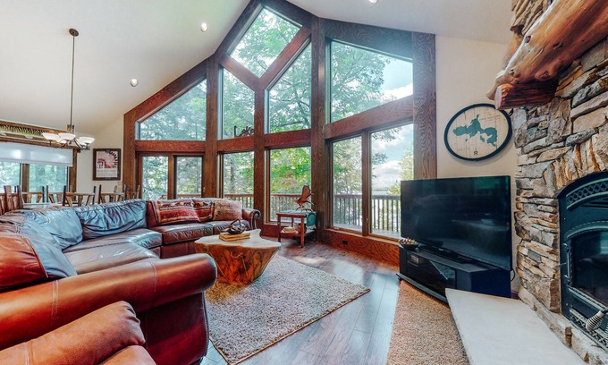 Lac du Flambeau House | Dog-friendly, lakefront dream home w/an indoor sauna & private dock