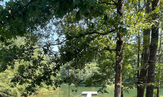 Jasper House | Dog Friendly Lake Cottage and Fish Camp with Hot Tub