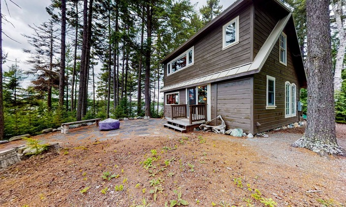 Northeast Somerset Cabin | Dog-Friendly Lakefront Cabin w/a Full Kitchen, Firepit, & Gas Grill
