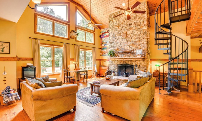 Gumlog House | Dog-Friendly Lavonia Home w/Dock & Lake Access