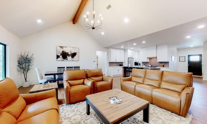 Bella Vista House | Dog-friendly, luxurious home with screened sunroom, fireplace, & W/D