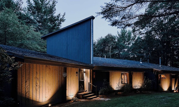Bethel Apartment | Dog-Friendly Modernist Retreat in Bethel - close to everything