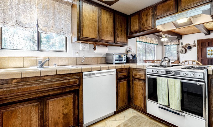 Sugarloaf Cabin | Dog-Friendly Mountain Escape w/Free WiFi, Wood Fireplace, & Washer/Dryer