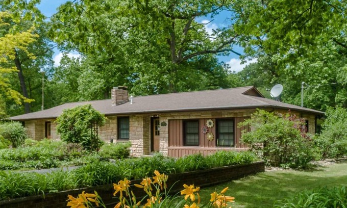 Kendall House | Dog-Friendly Nature Escape with Hot Tub & Fire Pit