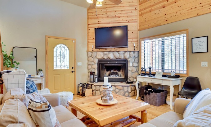 Eagar Cabin | Dog-Friendly Nutrioso Cabin w/Wraparound Porch!
