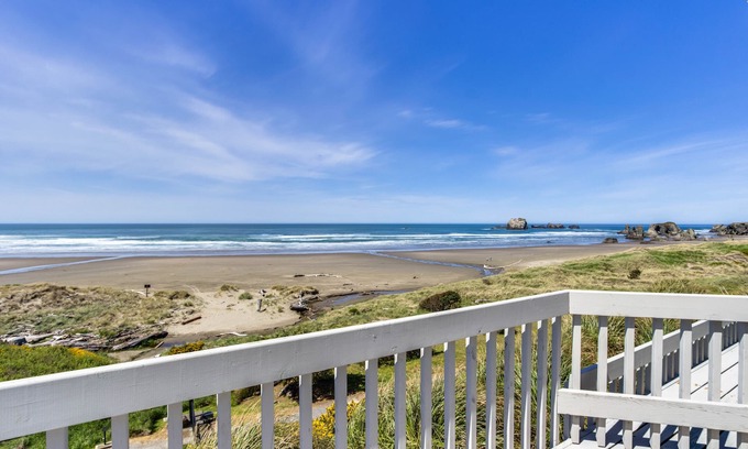 Bandon House | Dog-friendly, oceanfront home w/beach access, and large deck-EV charger