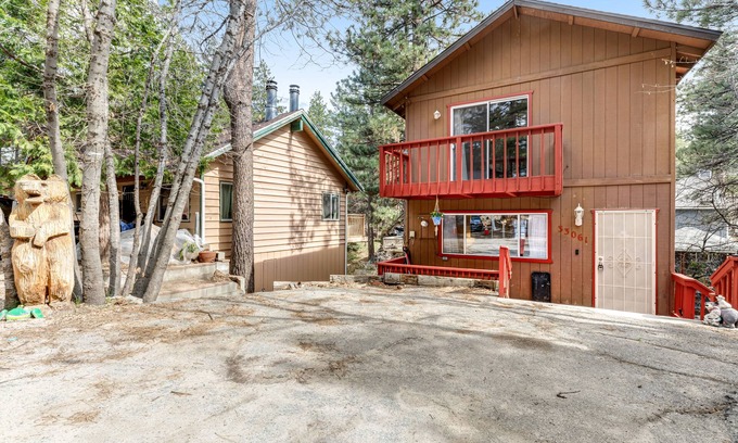 Arrowbear Lake House | Dog-friendly retreat with fast WiFi, washer/dryer & wood-burning fireplace