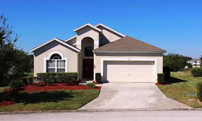 Tuscan Ridge House | Dog friendly! Super Quiet, Pool, Close to Disney, Indoor Game Room, 2 Masters