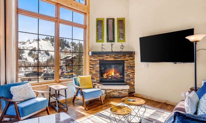 Downtown Steamboat Springs House | Dog-friendly Alpenglow townhome with gas fireplace, fast WiFi & great location