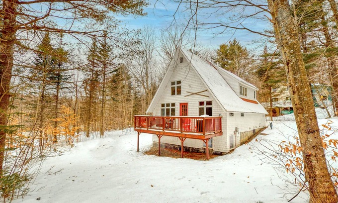 Greenwood House | Dog-friendly Woodland home near ski resort with firepit