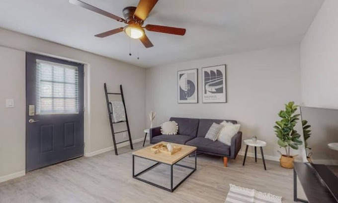 Pueblo Alto Apartment | ⟫ Dog Run & Courtyard 2 Bedroom Apt w/King Bed w/Washer & Dryer