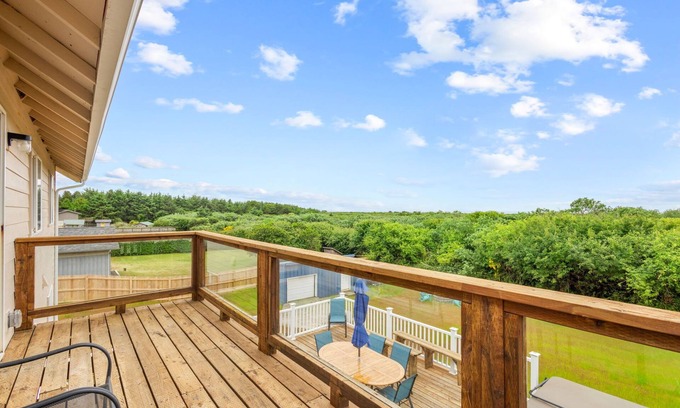 Grayland House | Dogs Ok, Fire Pit, Game Room, BBQ (Dunes)