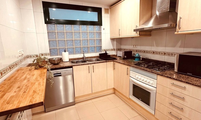 Viladecans Apartment | DOLCE GAVÀ Next to the station! 15 min BCN!