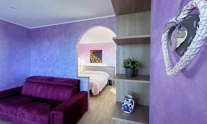 Rodello Bed & Breakfast | "Dolcetto" room in the Langhe Unesco hills, overlooking Alba