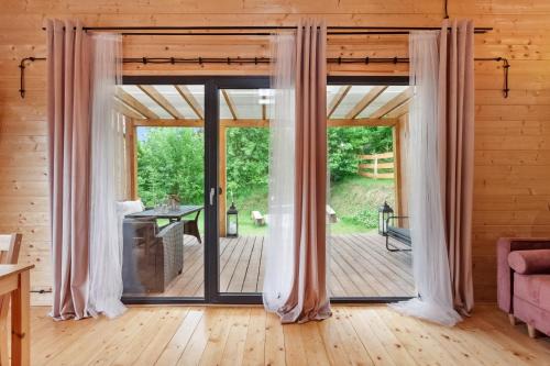 Morag House | Dolina Narie - Domki z Jacuzzi