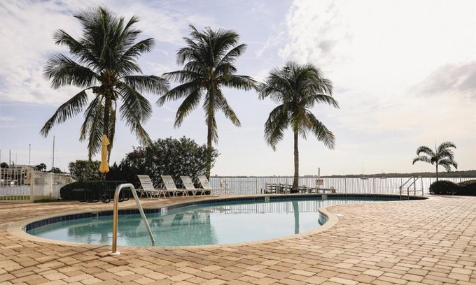 St. Petersburg - Clearwater Apartment | Dolphin Bay in Boca Ciega Resort - 2BR, Pool, Bay View