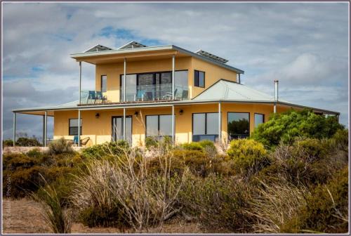 Wright House | Dolphin Eco-Pet Friendly 5 bedrooms Venus Bay