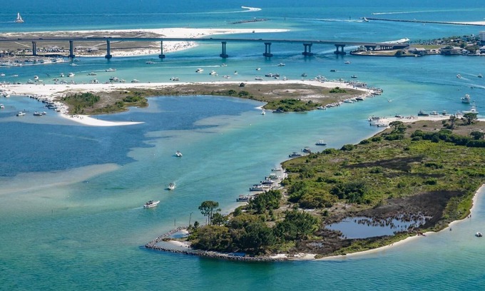 Orange Beach East Condo | Dolphin Harbor - 4 BR/3 Bath. Sleeps Up To 10 At Orange Beach