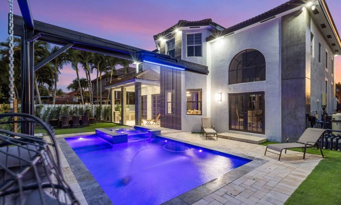 Ludlam House | Dolphin House/Lux Pool Rain