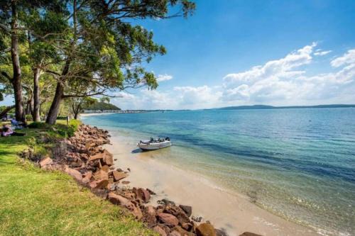 Corlette Apartment | Dolphin Shores