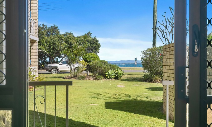 Bongaree House | Dolphin View on South Esplanade