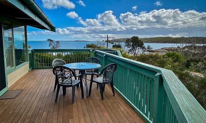 Lake Wangary House | Dolphinview is a 2 storey holiday home with magnificent water vDoliews