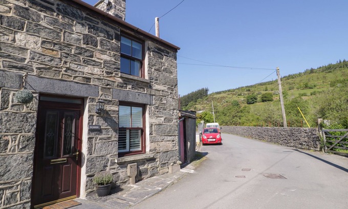 Penmachno Cottage | DOLWEN, pet friendly, with open fire in Penmachno