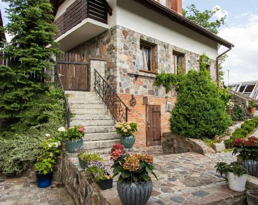 Strzelce Krajenskie Villa | Dom nad jeziorem z prywatnym pomostem i lodka - Wifi i parking w cenie