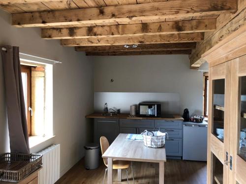 Saint-Etienne-des-Oullieres Apartment | Domaine des Dutreve